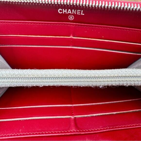 Authentic CHANEL CC Red Quilted Patent Leather Zip Wallet W/ Box - Picture 6 of 8